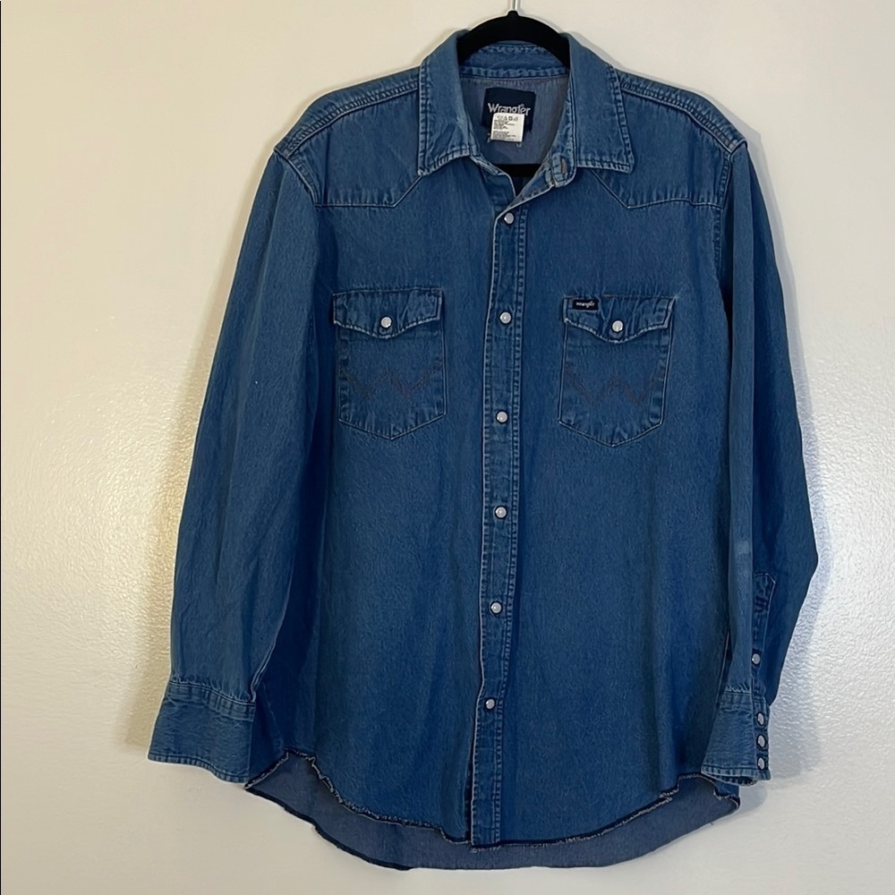 Wrangler | Denim pearl snap vintage button down jean shirt Men’s XLT raw hem